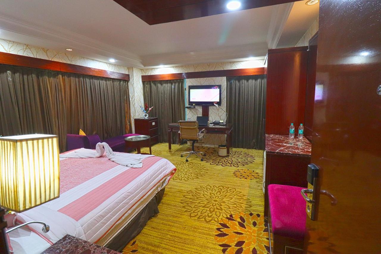 Skycity Hotel Gurgaon Exteriör bild