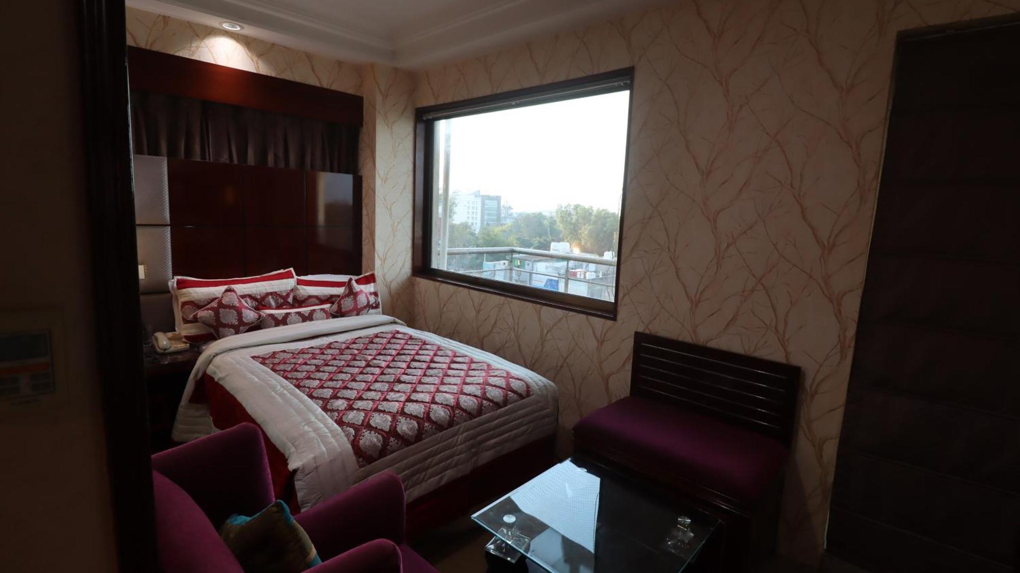 Skycity Hotel Gurgaon Exteriör bild