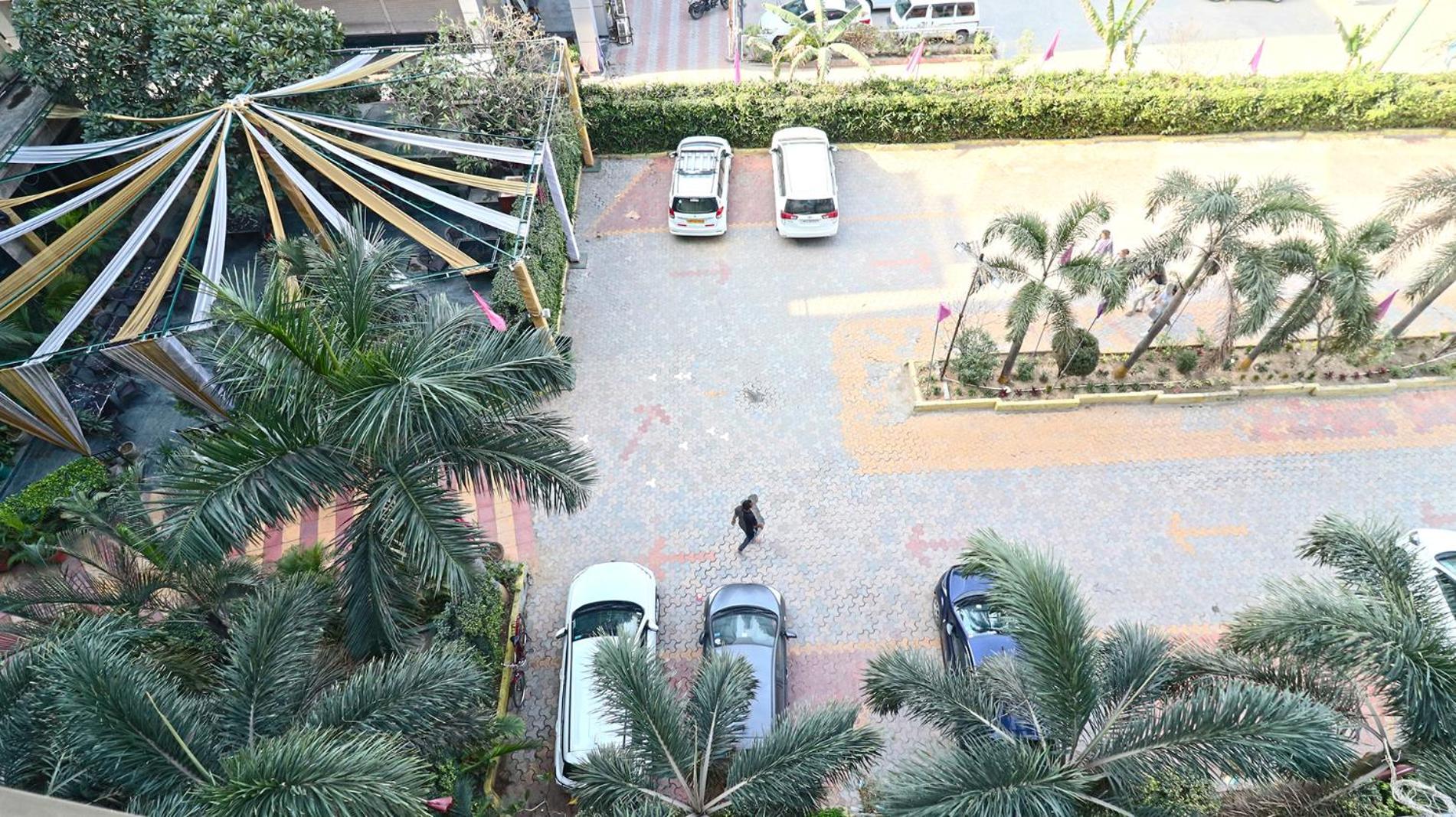 Skycity Hotel Gurgaon Exteriör bild
